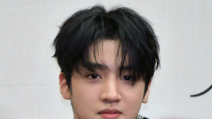 펜타곤 우석 '하트 발사'