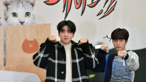 우석-유선호 '사랑스러운 고양이 포즈'