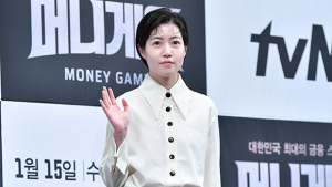 심은경, 청순한 손인사