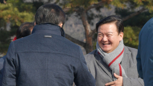 민경욱 '웃으면 복이 와요'