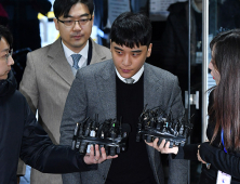 승리, 구속 전 피의자 심문 참석… 침묵의 법정行