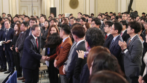 문재인 대통령, 신년 기자회견 입장