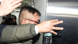 '성폭행 의혹' 조사실로 향하는 김건모