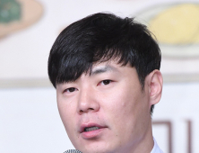 최현석 셰프, 휴대전화 해킹 피해… 사문서 위조 가담 의혹도