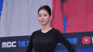 황승언 '타이트한 원피스로 몸매 과시'