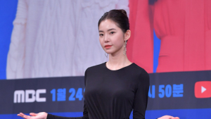 황승언 '바 엑스엑스로 놀러오세요'