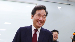 웃으며 기자회견장 나서는 이낙연 전 국무총리