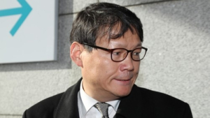 '靑 하명수사 의혹' 이광철 민정비서관 검찰 출석