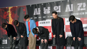 '사냥의 시간' 인사하는 배우들