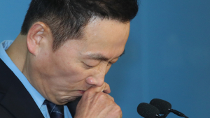정봉주, 괴로운 표정