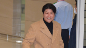 '기생충' 송강호 입국