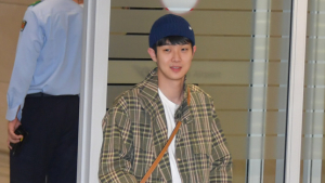 최우식, 깔끔한 공항패션