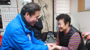종로구 경로당 찾은 이낙연 전 총리