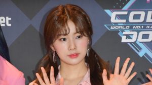 아이즈원 강혜원 '반가워요'