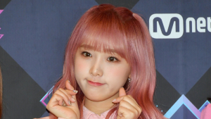 아이즈원 최예나 '깜찍한 손짓'