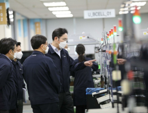 '2평 독방'에 갇힌 삼성, 경영 시계도 멈춰섰다