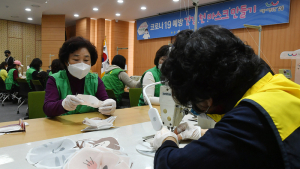 '마스크 대란'에 뭉친 자원봉사자들