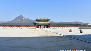 코로나19 영향으로 고요한 경복궁
