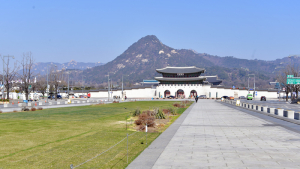 외국인 관광객의 발길 끊긴 광화문 광장