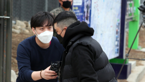 승리, 취재진 질문에 '묵묵부답'