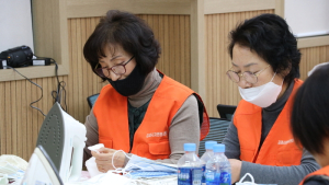 전북지역 한 독지가 3천여개 분량 마스크 필터 기증...전북자원봉사센터 제작 소외계층에 배부