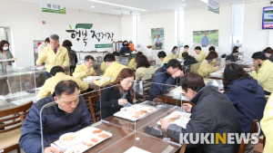 완주군에도 '코로나19 식탁 칸막이' 등장