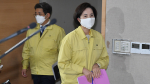 전국 학교 '사상 첫 4월 개학'…대입일정 조정 검토
