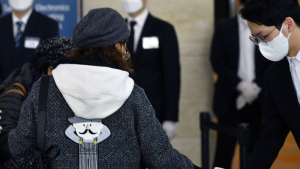 삼성전자 주총 '손 소독제는 필수'