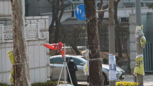 태풍급 강풍에 '시설물 고정'
