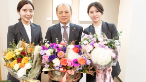 임용택 전북은행장, 꽃 가게서 구입 ‘꽃 선물 릴레이’