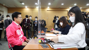 총선 후보등록하는 황교안
