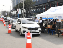 차에서 수산물 구입해요