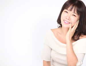 방송인 안선영과 야다 화장품, 사랑의 열매에 손세정제 기증