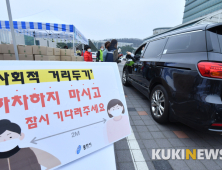 차에서 농산물 구입해요
