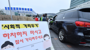 차에서 농산물 구입해요