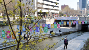 산책에 마스크는 필수