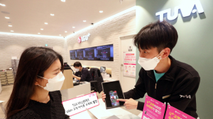 LGU+, 아이폰 가입자 품는다...휴대폰 수리비 할인