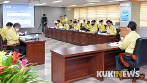 자가격리자 관리실태 현장 점검 보고 받는 정세균 총리
