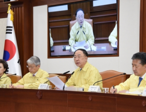 홍남기 부총리 “중소·소상공인 면세점 임대료 감면율 25%→50% 상향”