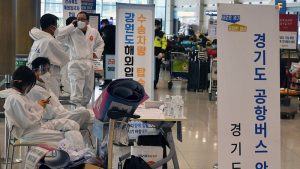 모든 입국자 2주간 자가격리 '이동 교통수단 지원'
