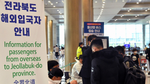 '분주한 인천공항 1터미널'
