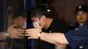 '사모펀드 의혹' 조국 5촌조카 구속 연장