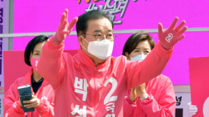 나경원 선거 출정식에 등장한 박성중