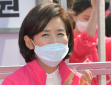 박수치는 나경원
