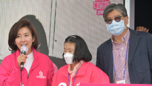 남편과 딸 소개하는 나경원