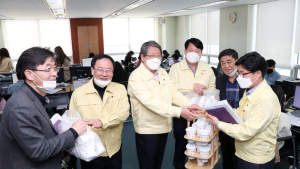 전주시의회, 코로나19 상황실 위로 격려