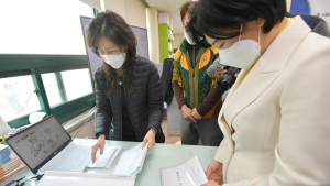 애로사항 경청하는 이수진 후보