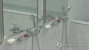 목욕탕서 대화하고 밀접접촉…'물리적 거리두기' 적용해야
