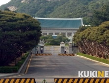 청와대, 총선 거리두기? 배후조정? 갈지(之)자 행보