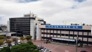 김제시, 코로나19 독거노인 300명 물품 꾸러미 전달